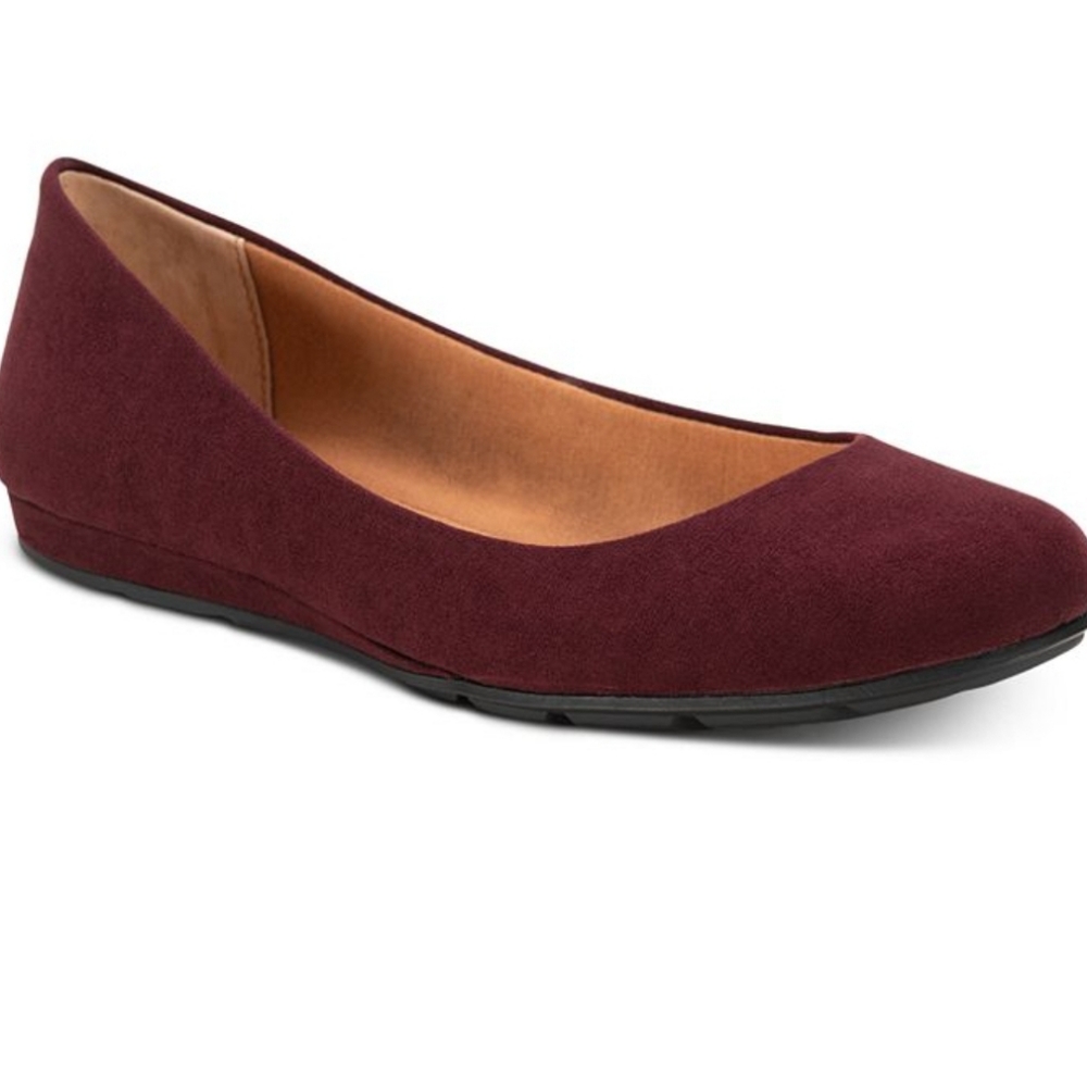 Sun Stone "Eliana* Flat. Plum Color. New w/ Box